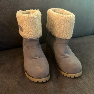 Women’s Ankle Sherpa Lined Boots (Size 37)